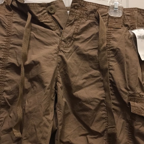 NWT Gap Khaki Camel Cargo Bermuda shorts.  4 6 - Picture 4 of 7